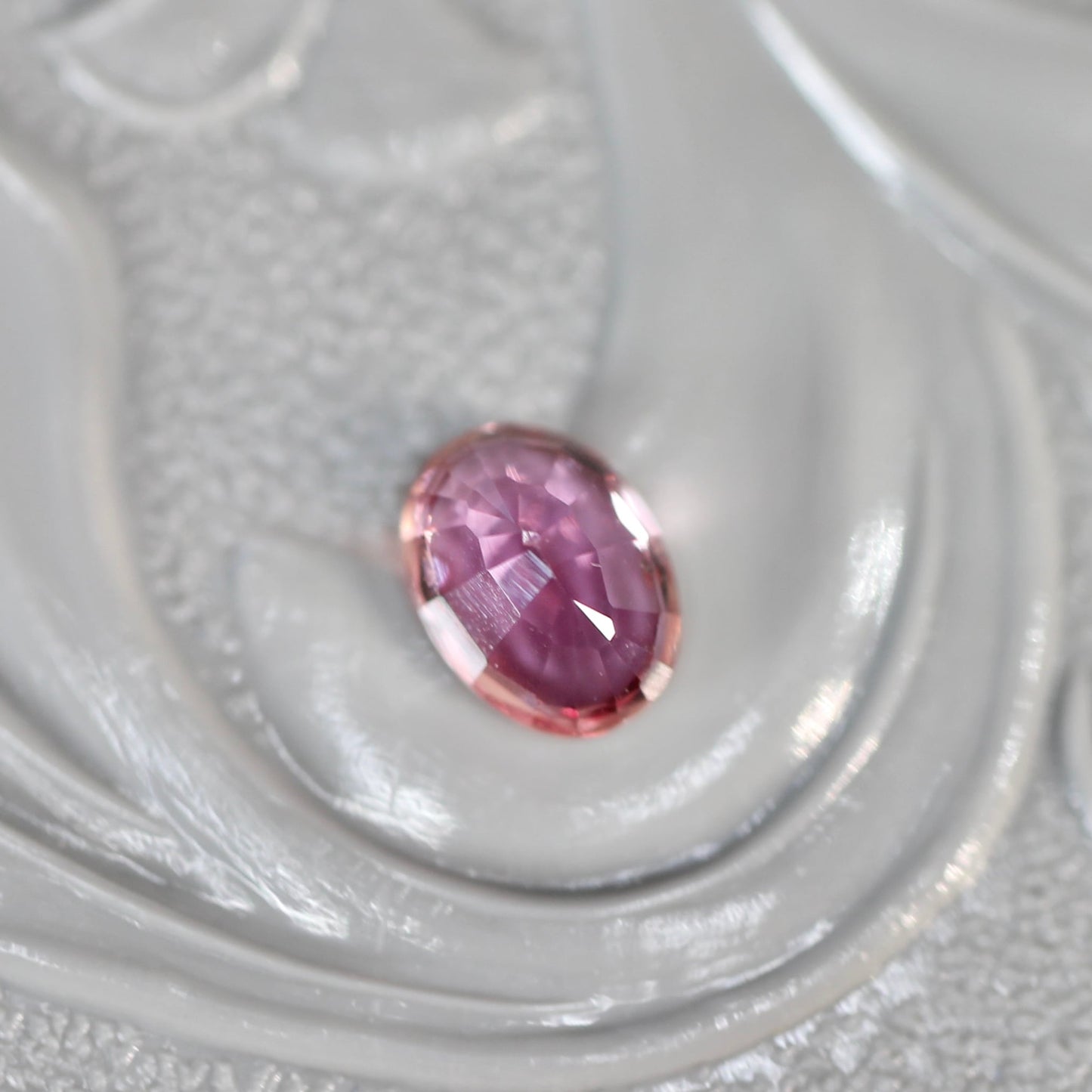 オーバルカット パパラチアサファイア 0.385ct  4.5mm×3.2mm×2.0mm ソーティング付き【MJ2580】