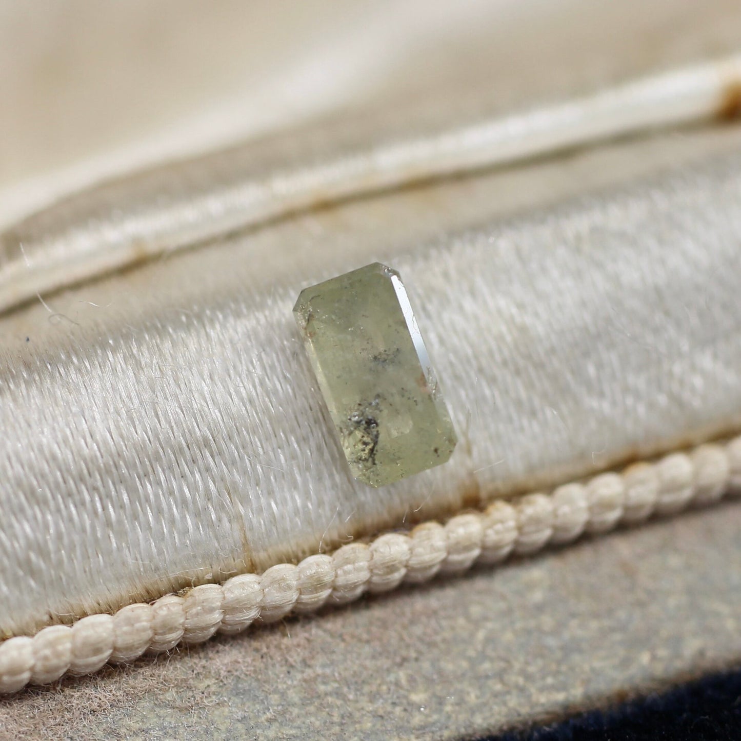 エメラルドローズカット ナチュラルダイヤモンド 0.38ct 5.2mm×2.6mm-1.3mm 【MJ2493】