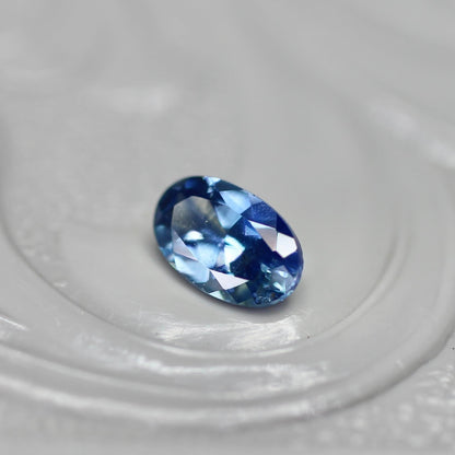 モンタナサファイア 0.29ct オーバルカット  4.9mm×3.0mm×2.1mm【MJ2730】