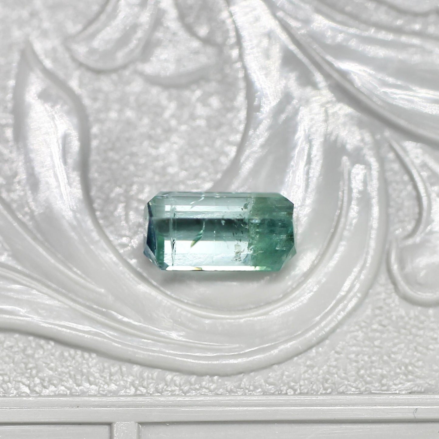 バイカラートルマリン 0.76ct エメラルドカット 7.1mm×3.7mm×3.3mm【MJ2652】