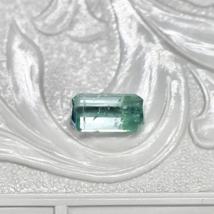 バイカラートルマリン 0.76ct エメラルドカット 7.1mm×3.7mm×3.3mm【MJ2652】