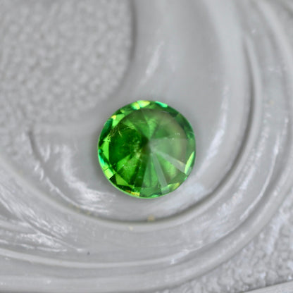 デマントイドガーネット 0.38ct 4.2mm 【MJ2409】