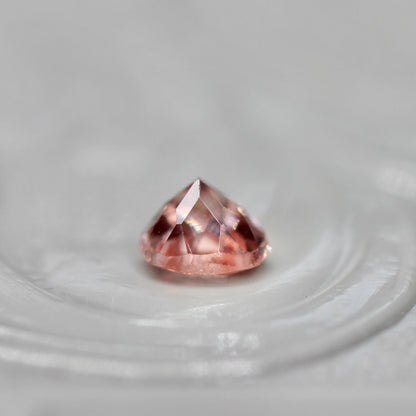 ラブラドライト 0.23ct マロンカット 4.2mm×4.1mm×2.9mm【MJ2567】