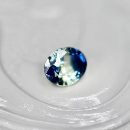 バイカラーサファイア 0.20ct オーバルカット 4.1mm×3.3mm×2.0mm【MJ2558】