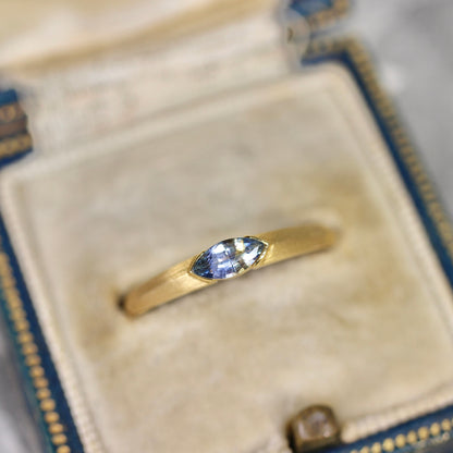 マーキスカット バイカラーサファイア 0.29ct  5.7mm×2.4mm×1.7mm【MJ2542】