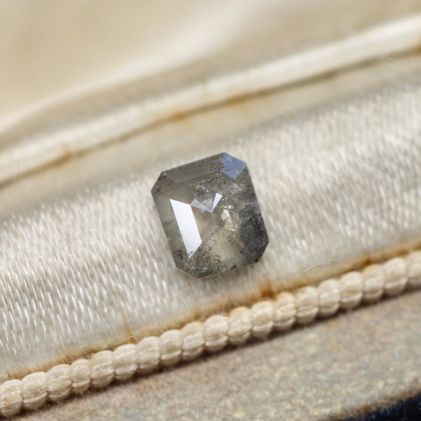 エメラルドローズカット ソルトアンドペッパーダイヤモンド 0.48ct 4.6mm×4.0mm-1.5mm 【MJ2491】