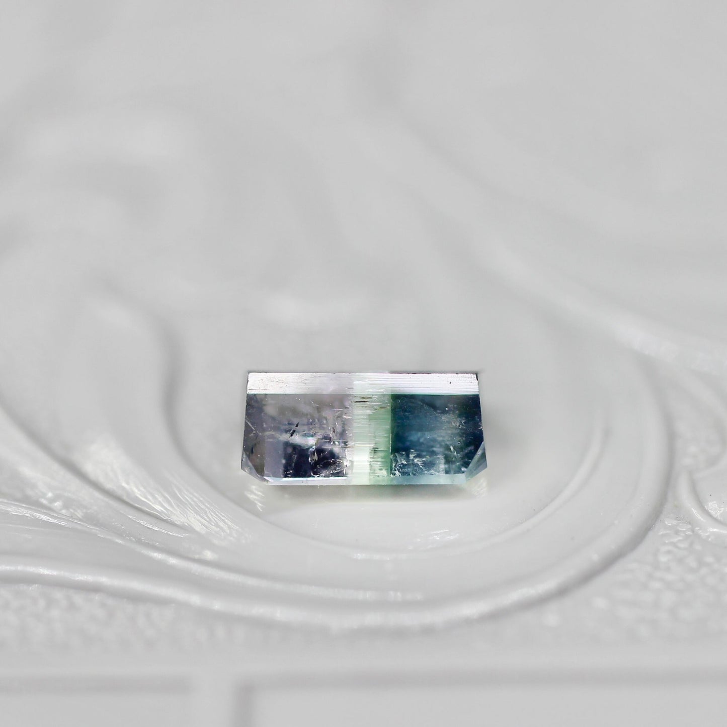 パーティーカラードトルマリン 0.74ct エメラルドカット 6.7mm×4.5mm×2.8mm【MJ2661】