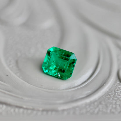 エメラルドカット エメラルド 0.19ct 3.8mm×3.2mm-2.1mm 【MJ2474】