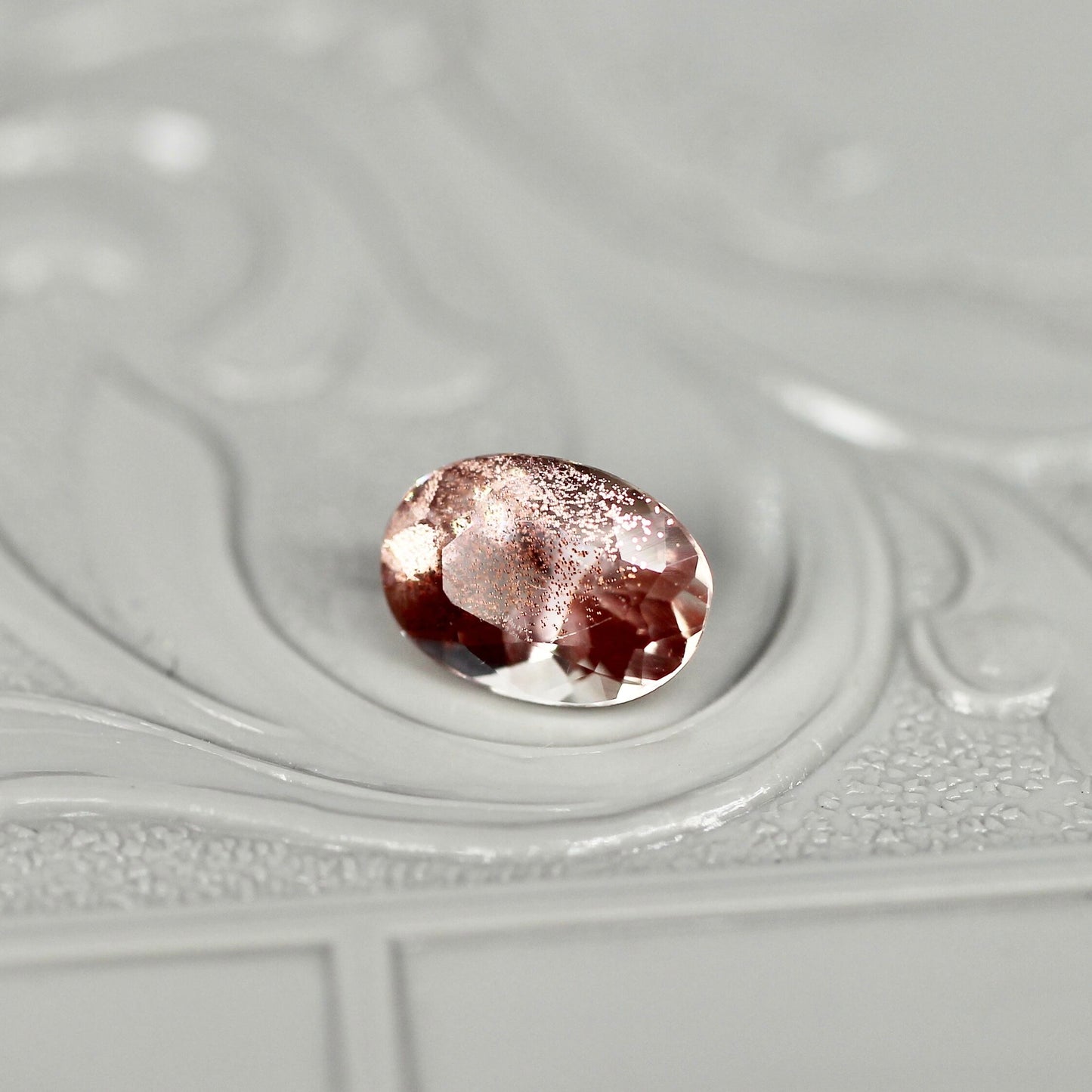 オーバルカット ラブラドライト 0.78ct 6.5mm×4.7mm-3.7mm 【MJ2511】