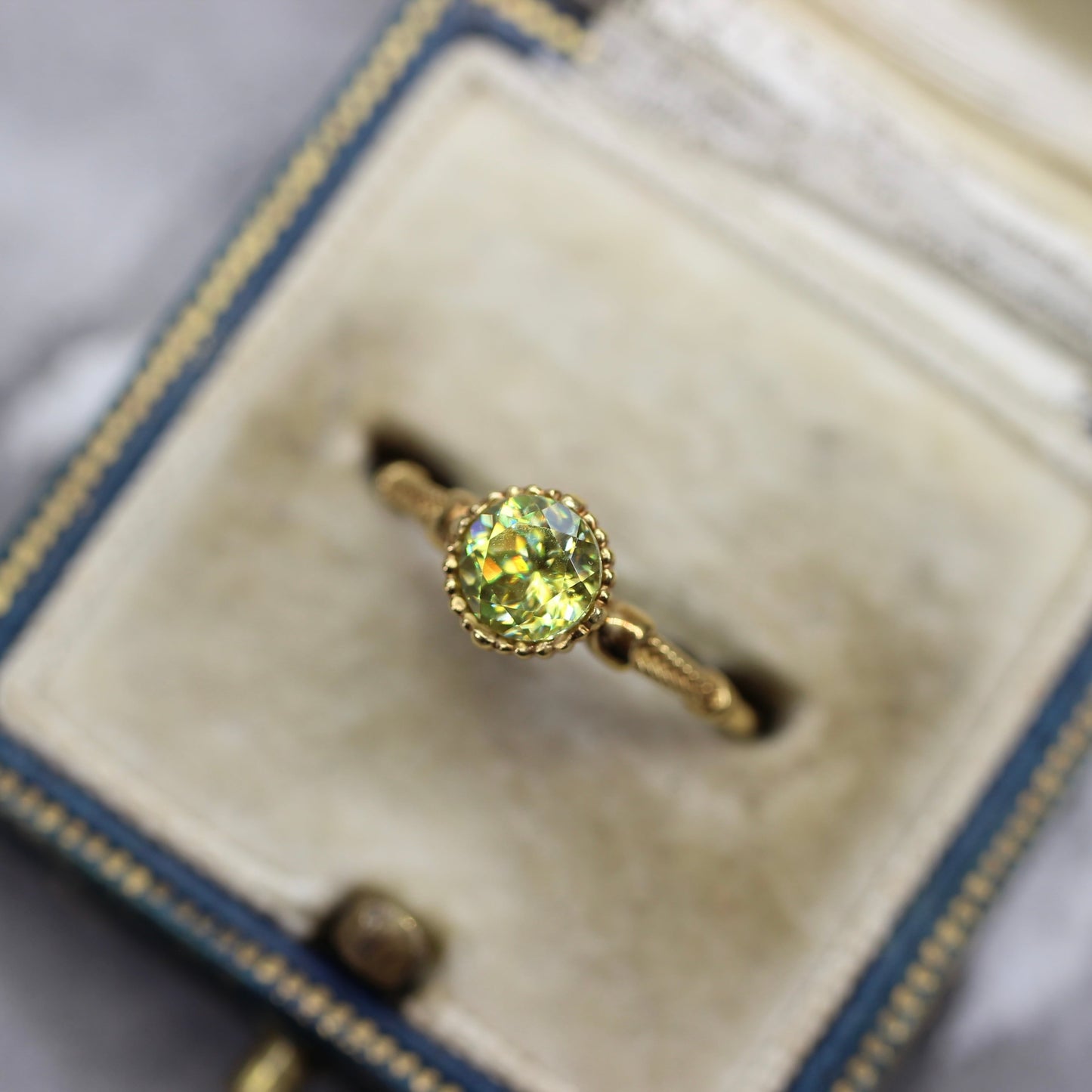 スフェーン 0.74ct ラウンドカット 4.9mm×4.9mm×3.4mm【MJ2721】