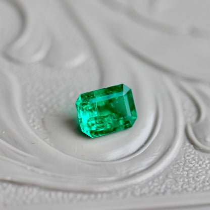 エメラルドカット エメラルド 0.34ct 5.0mm×3.6mm-2.4mm 【MJ2475】