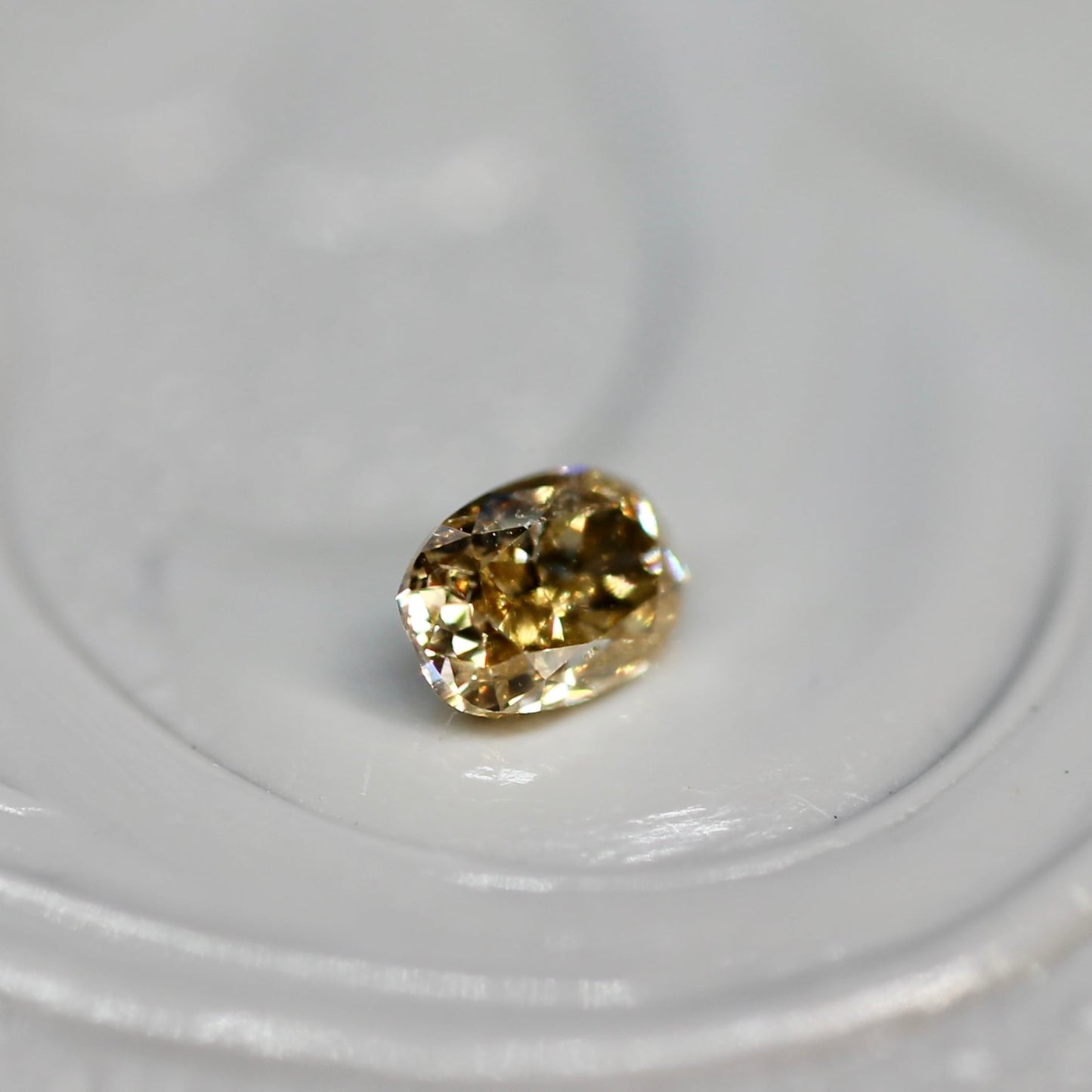 ブラウンダイヤモンド 0.12ct オーバルカット 3.5mm×2.5mm×1.9mm【MJ2629】