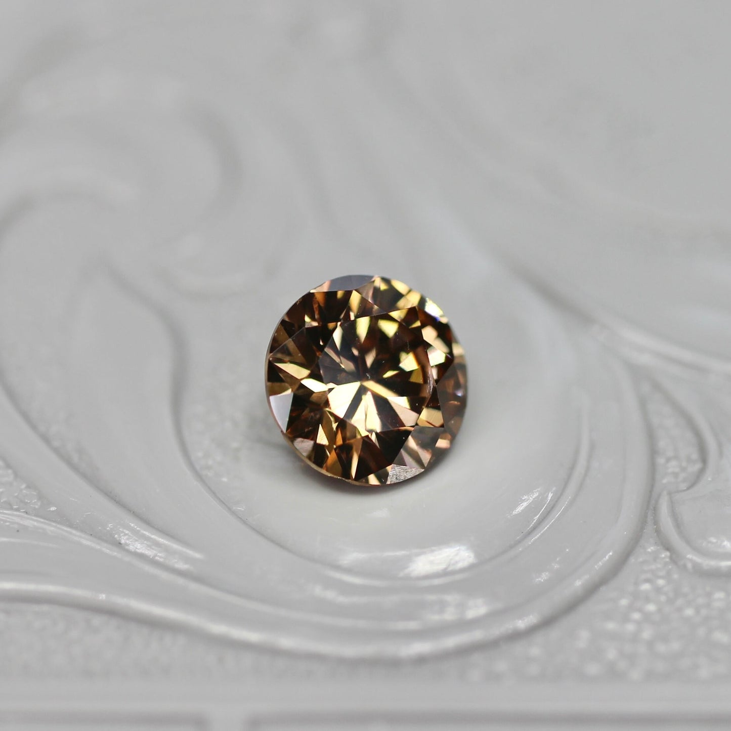 コニャックブラウンダイヤモンド 0.917ct VS-2 Very Good ラウンドブリリアントカット【MJ2677】