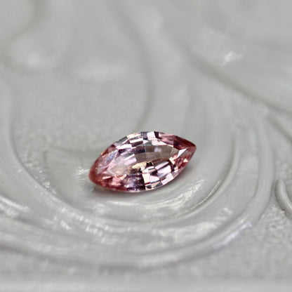 パパラチアサファイア 0.25ct マーキスカット 5.9mm×3.0mm×1.7mm ソーティング付き【MJ2744】