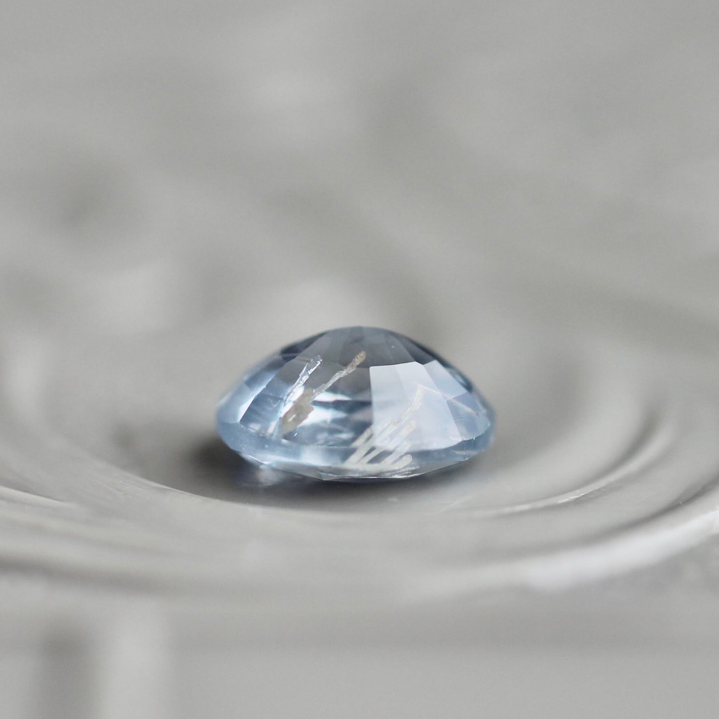 非加熱サファイア 0.49ct 5mm×4mm オーバルカット 【MJ2436】