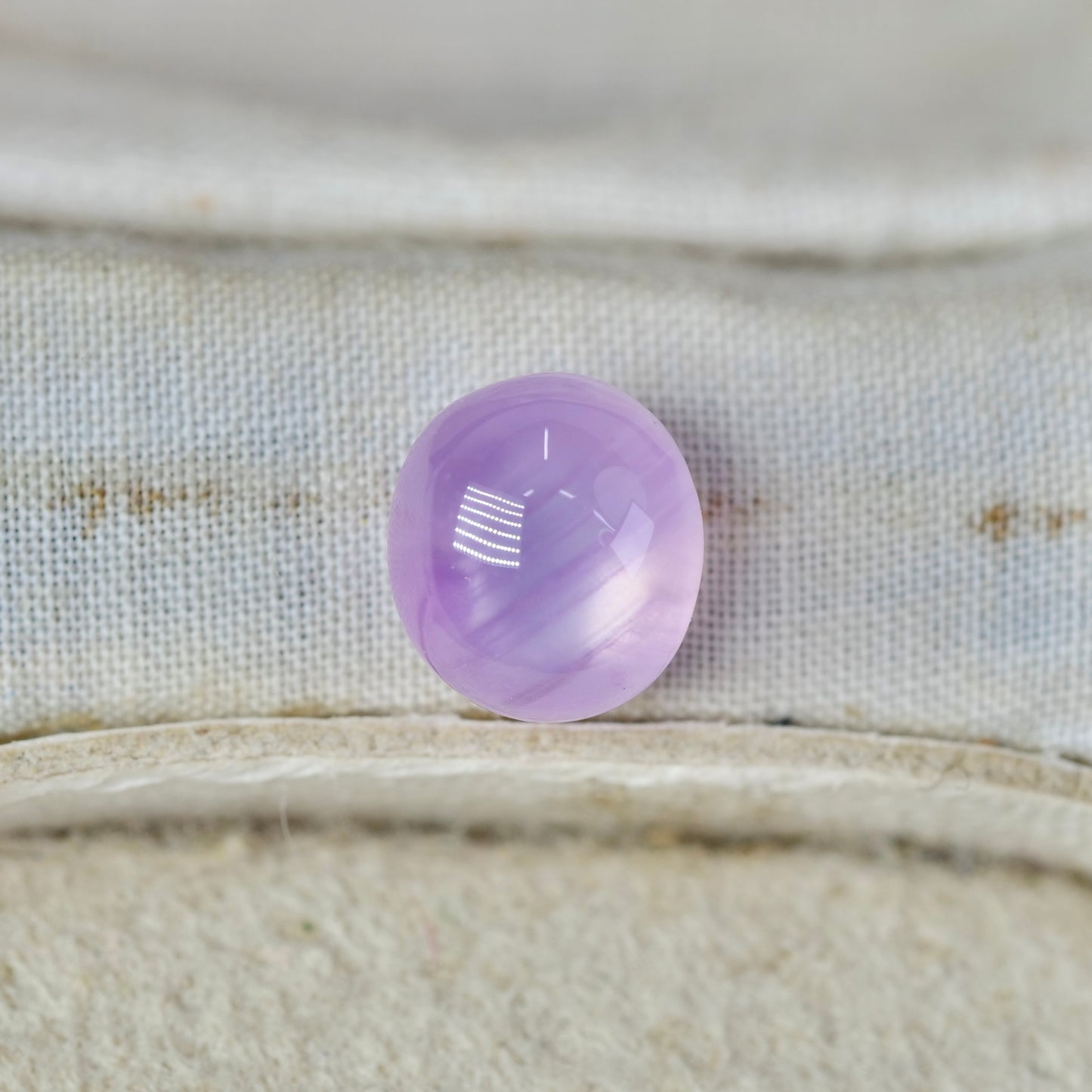 成長線入りスターサファイア 1.18ct カボションカット 5.5mm×4.9mm×3.7mm【MJ2939】