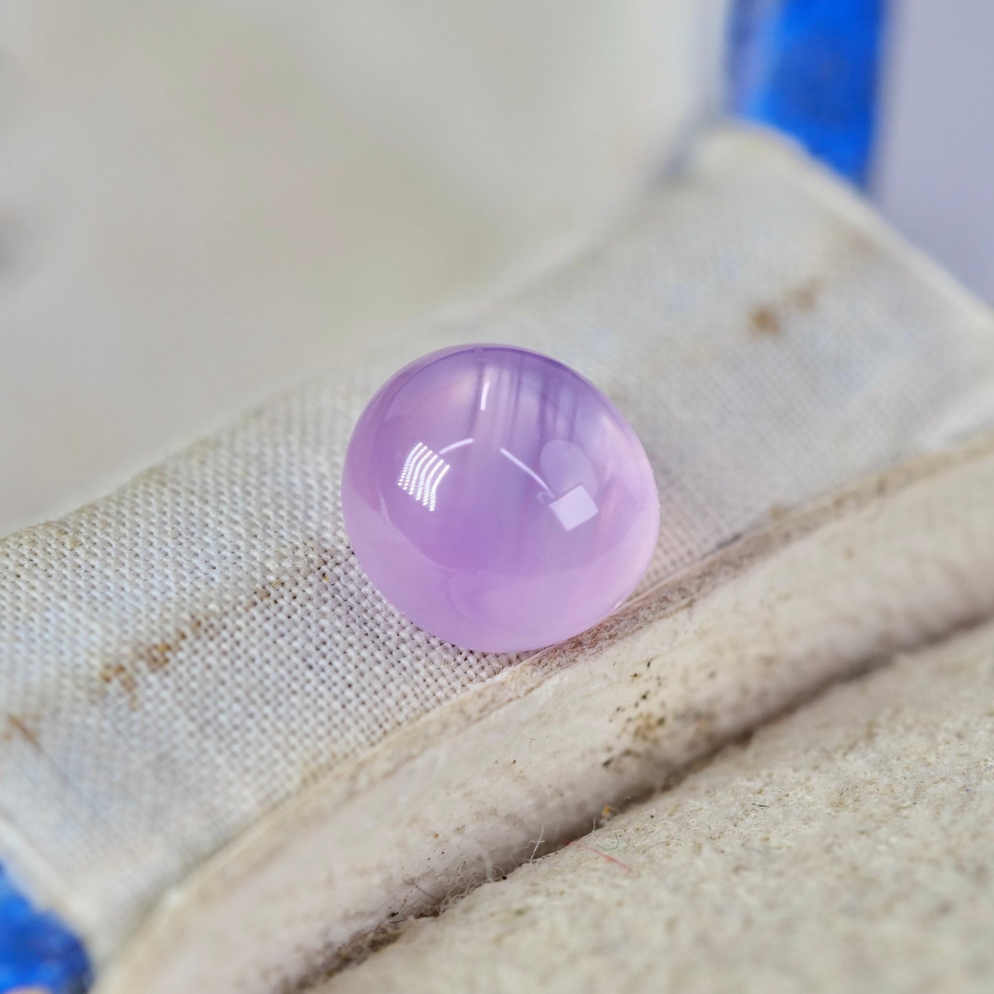 成長線入りスターサファイア 1.18ct カボションカット 5.5mm×4.9mm×3.7mm【MJ2939】