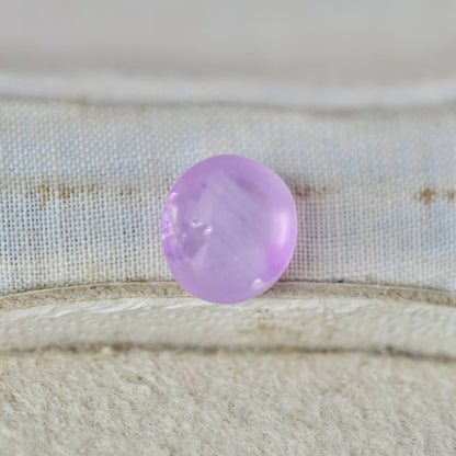 成長線入りスターサファイア 1.18ct カボションカット 5.5mm×4.9mm×3.7mm【MJ2939】