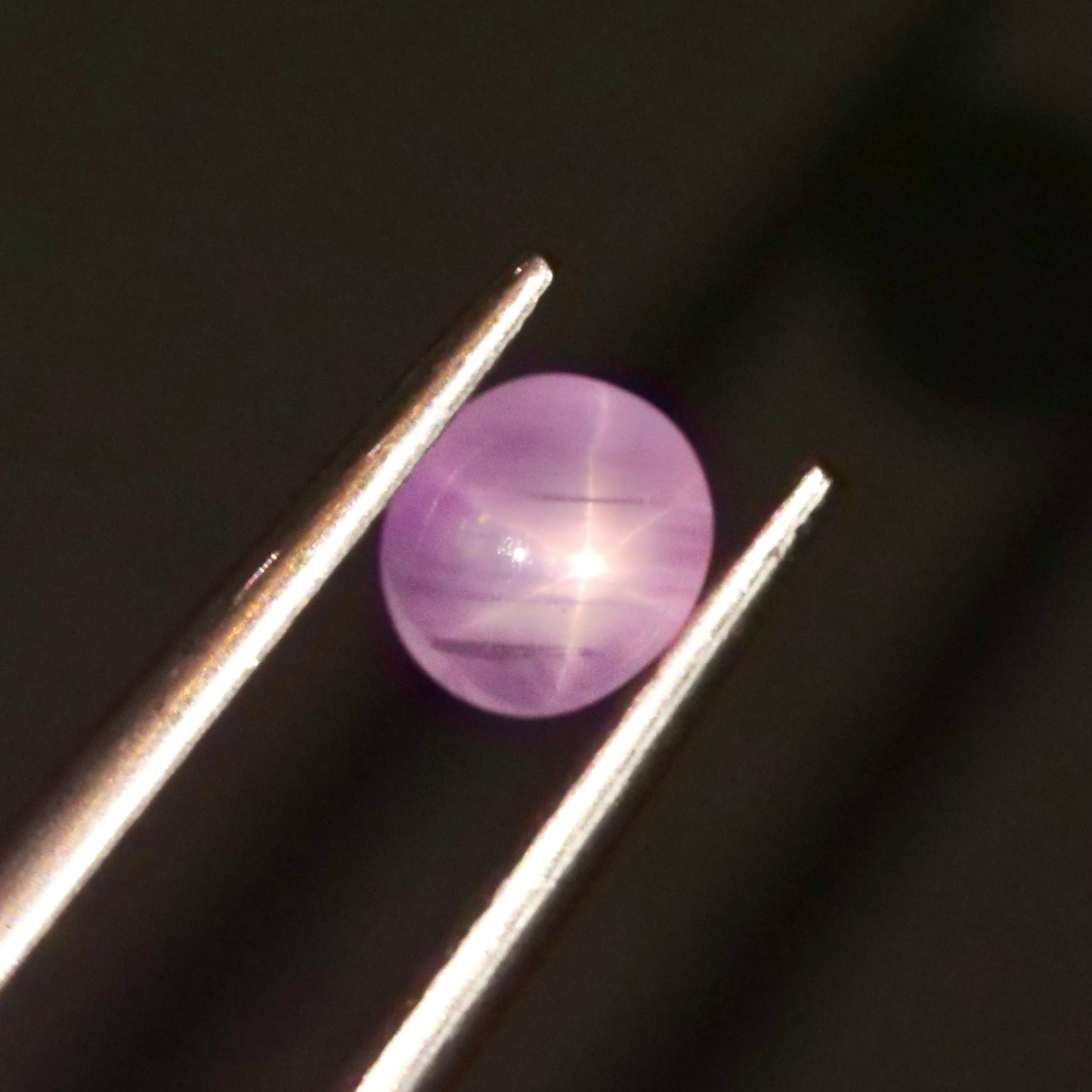 成長線入りスターサファイア 1.18ct カボションカット 5.5mm×4.9mm×3.7mm【MJ2939】