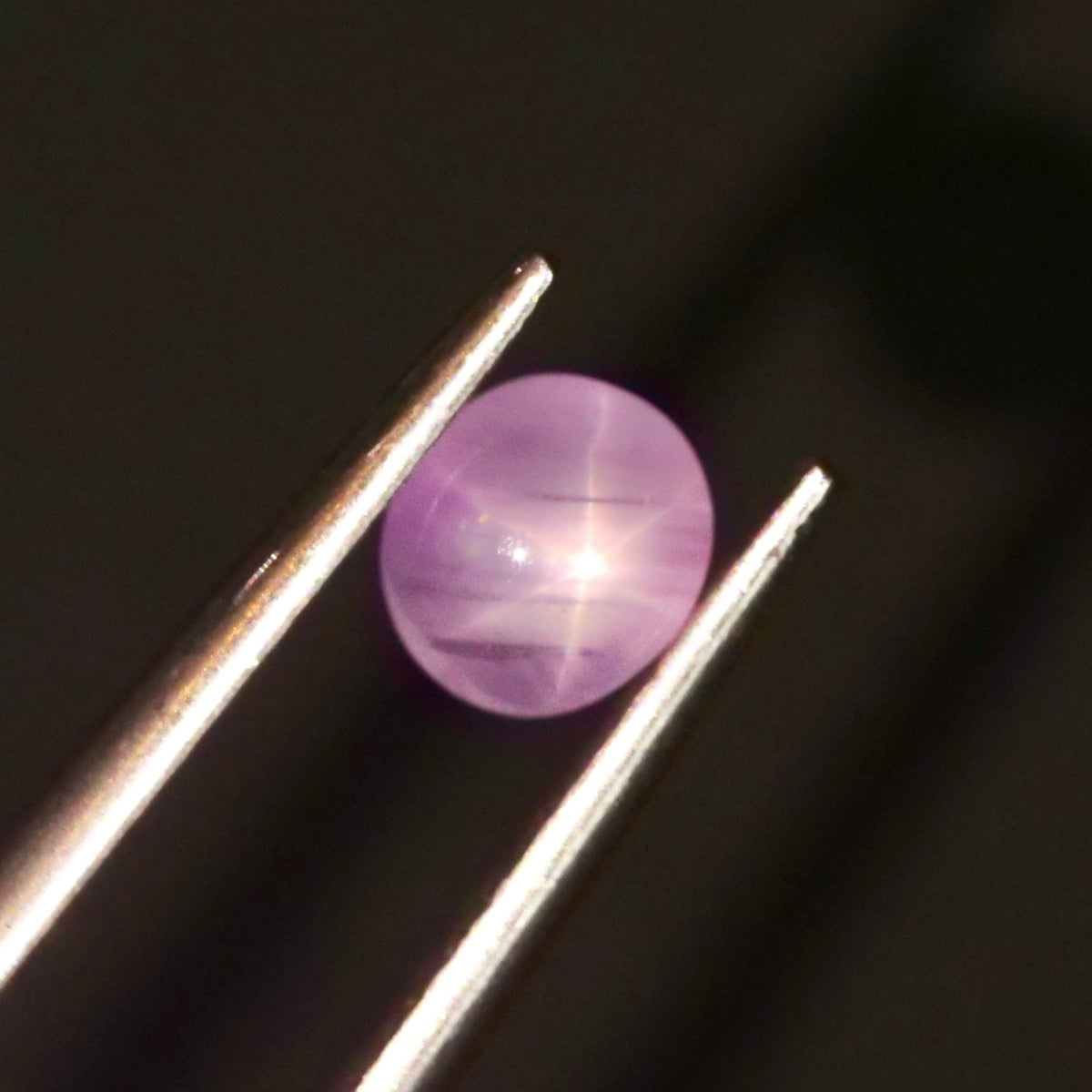 成長線入りスターサファイア 1.18ct カボションカット 5.5mm×4.9mm×3.7