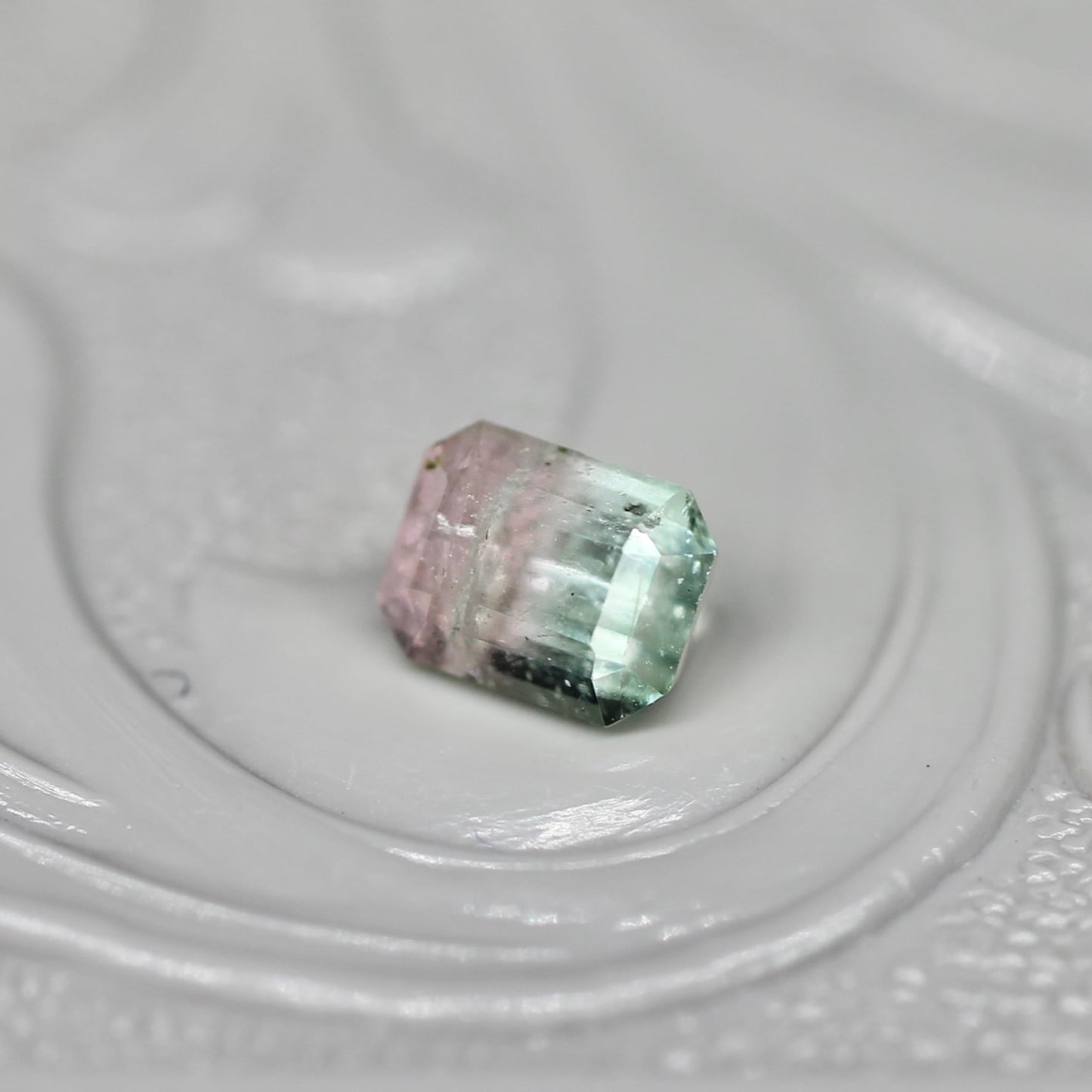 バイカラートルマリン 0.34ct エメラルドカット 4.4mm×3.5mm×2.9mm【MJ2668】