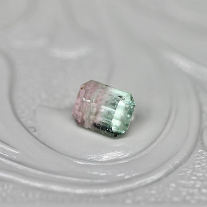 バイカラートルマリン 0.34ct エメラルドカット 4.4mm×3.5mm×2.9mm【MJ2668】