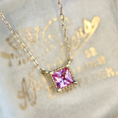 アヤナスピネル 0.16ct 3mm×3mm K18YG ミルフレーム ネックレス 【MJ2408】