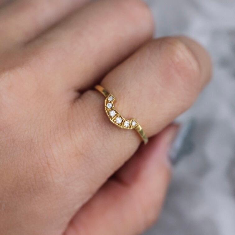 トラペゾイドリング ダイヤモンド 0.07ct VSクラス 【MJ2500】