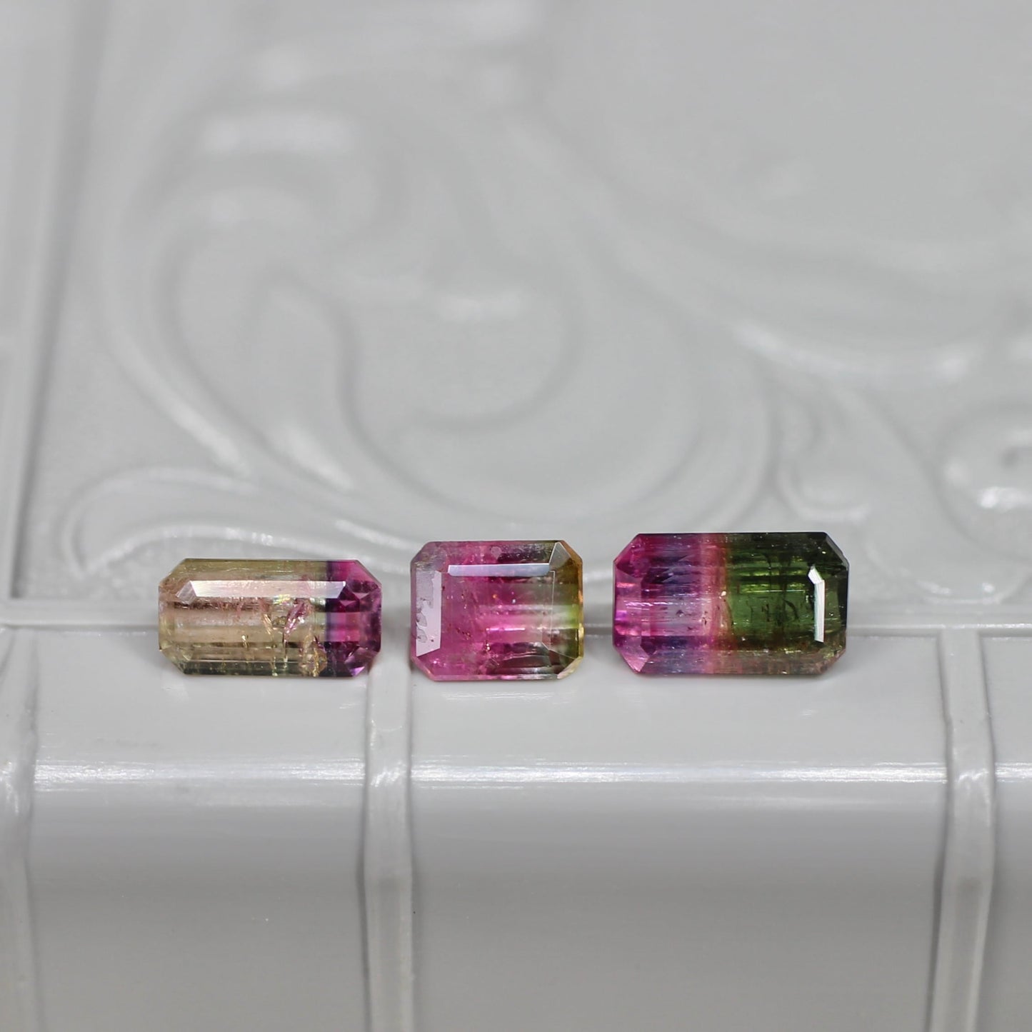 パーティーカラードトルマリン 0.50ct エメラルドカット 5.1mm×4.1mm×2.7mm【MJ2663】