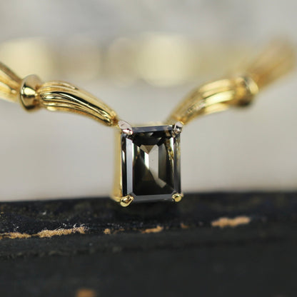 ナチュラルダイヤモンド 0.14ct K10YG エメラルドカット 4本爪(プレーン)×アンティークVアーム【MJ2843】