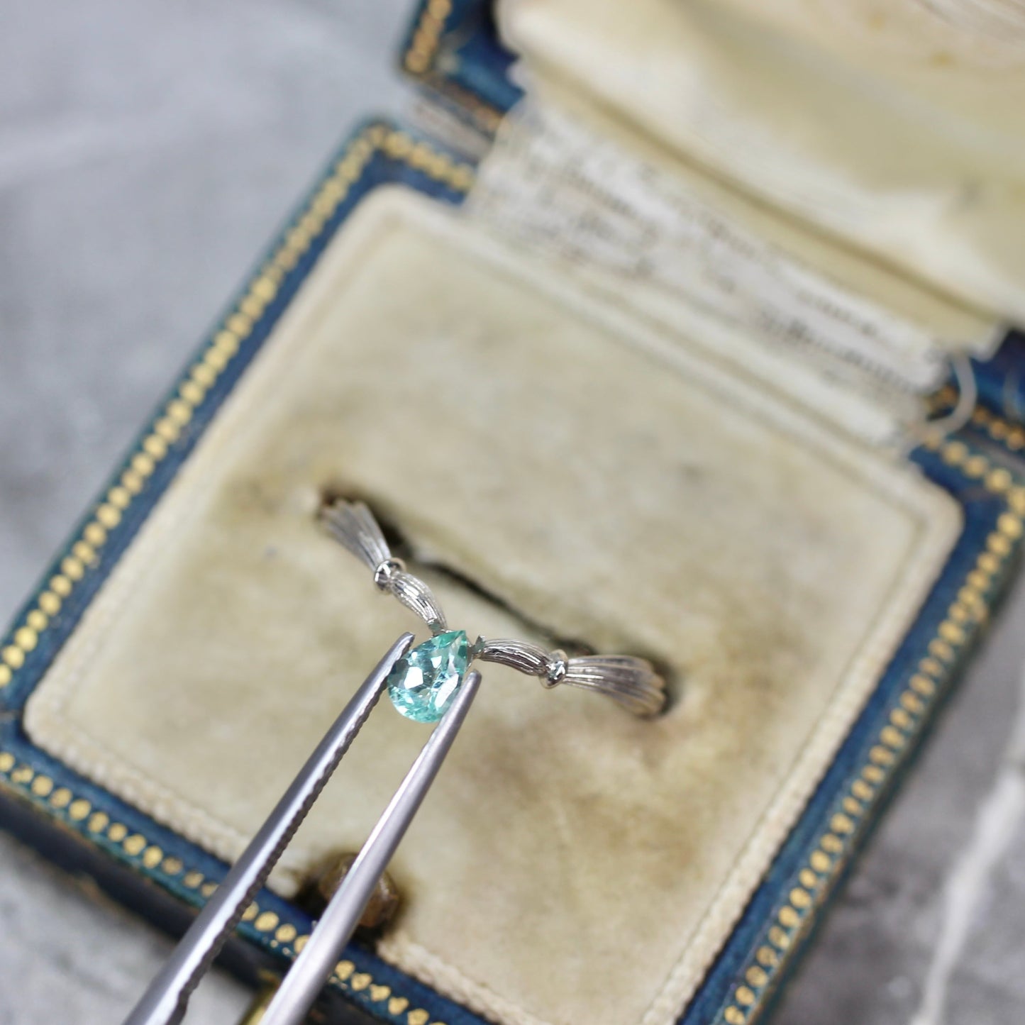 パライバカラーベリル 0.20ct ペアシェイプカット 4.8mm×3.4mm×2.7mm【MJ2715】