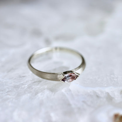 バイカラートルマリン 0.22ct マーキスカット K10WG リング 【MJ2456】