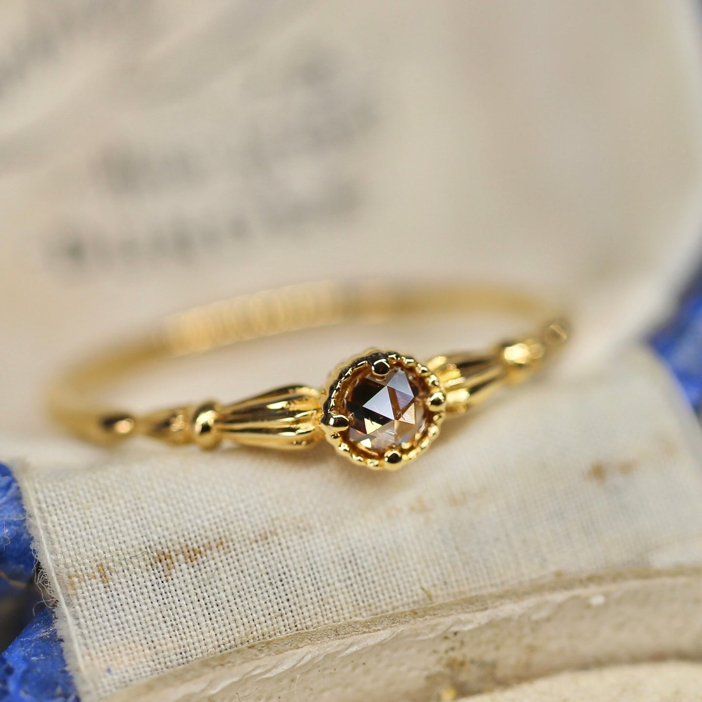 ローズカットブラウンダイヤモンド0.1ct K10YG ミルフレーム×アンティークアーム