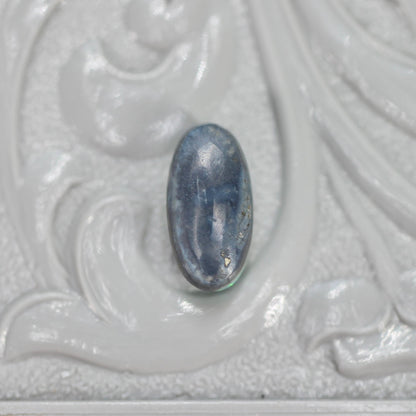 ブラックオパール 0.56ct オーバルカボションカット 7.7mm×4.0mm×3.1mm【MJ2644】