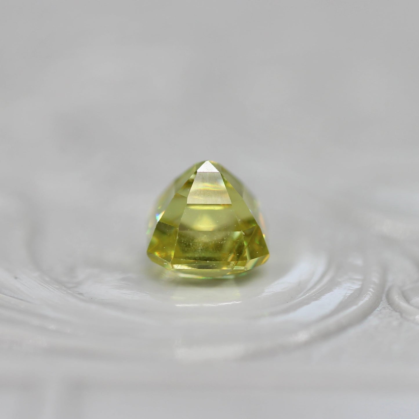 スフェーン 0.82ct ラディアントミックスカット 4.3mm×4.4mm×4.0mm【MJ2722】