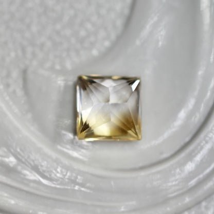 バイカラーサファイア 0.24ct スクエアカット 3.2mm×3.2mm×2.2mm【MJ2689】