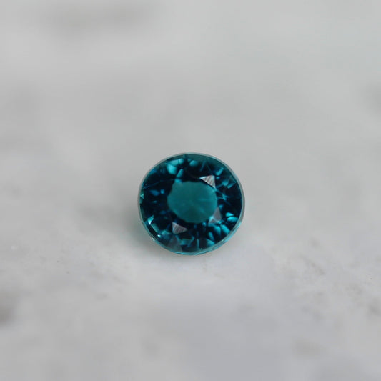 グランディディエライト 0.04ct ラウンドカット 2.2mm×2.2mm×1.7mm【MJ2692】