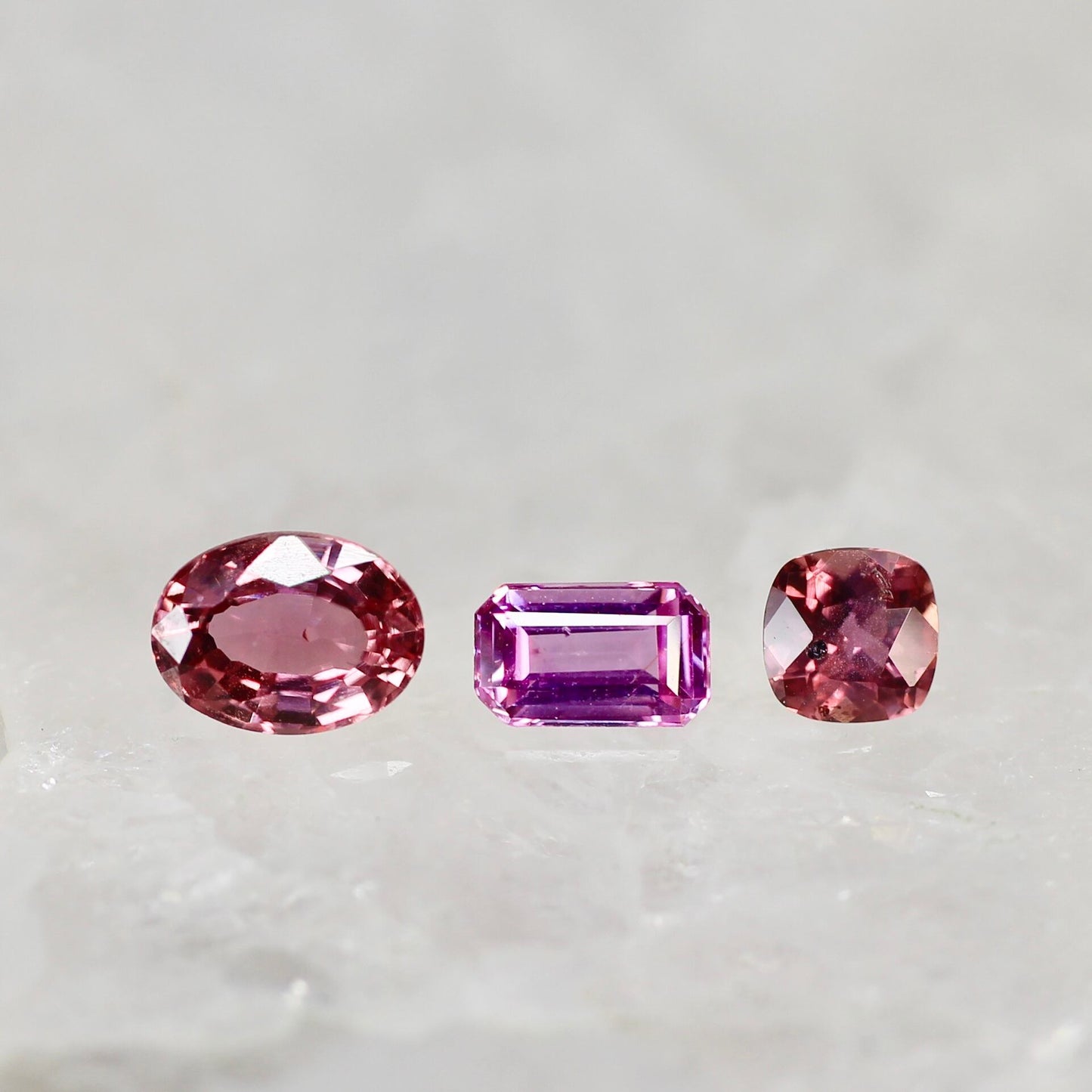 エメラルドカット パパラチアサファイア 0.202ct  3.9mm×2.4mm×1.3mm【MJ2581】