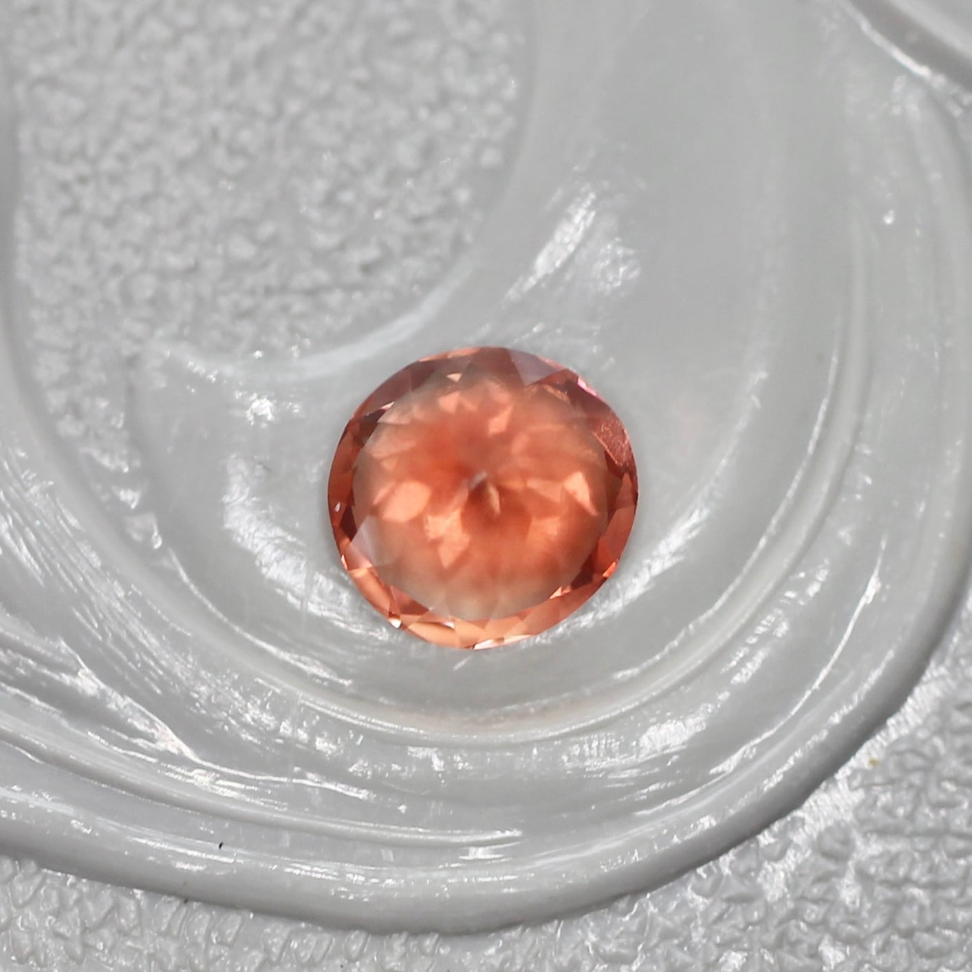 ラブラドライト 0.28ct ラウンドカット 4.2mm×4.1mm×3.4mm【MJ2699】