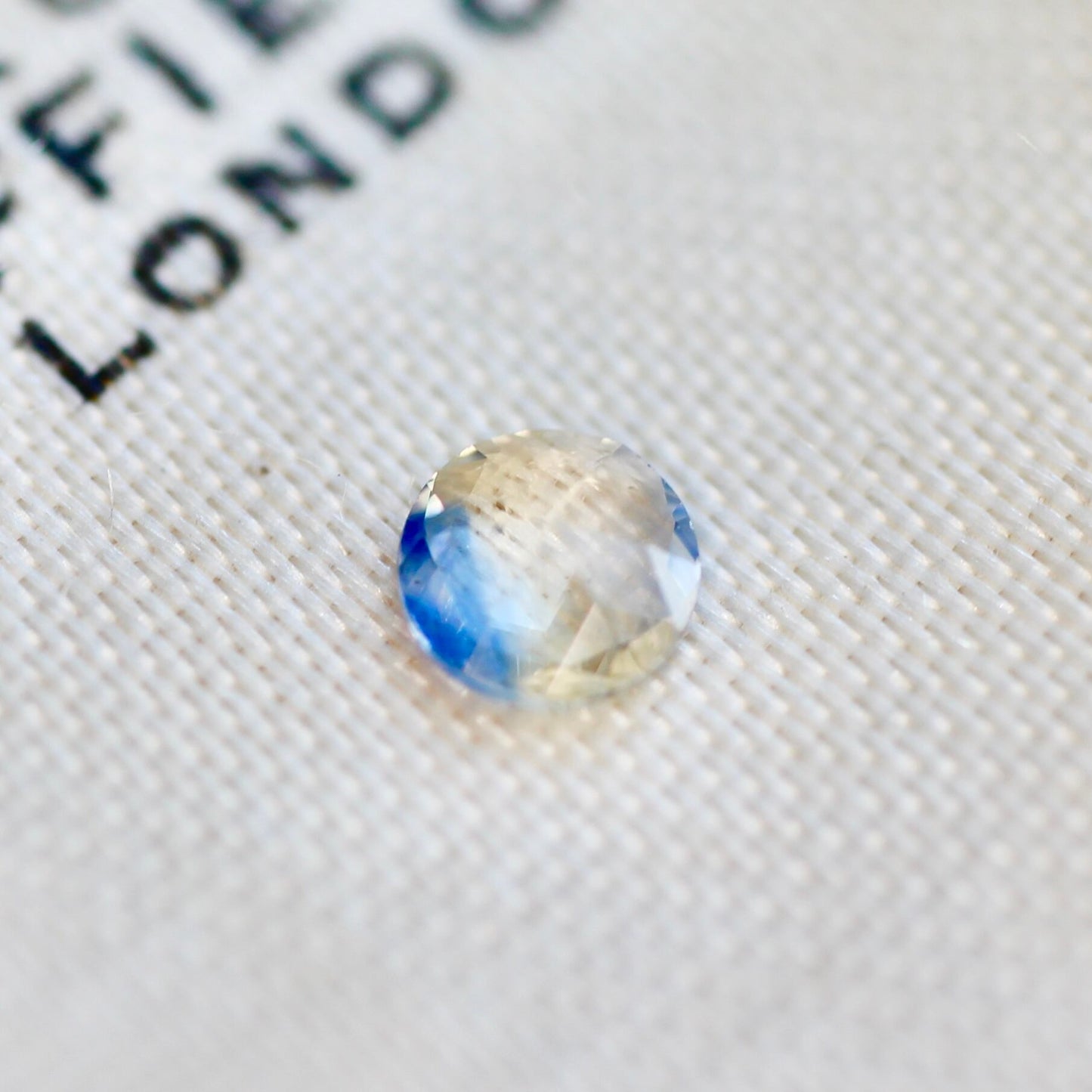 バイカラーサファイア 0.145ct 3.5mm ローズカット 【MJ2461】