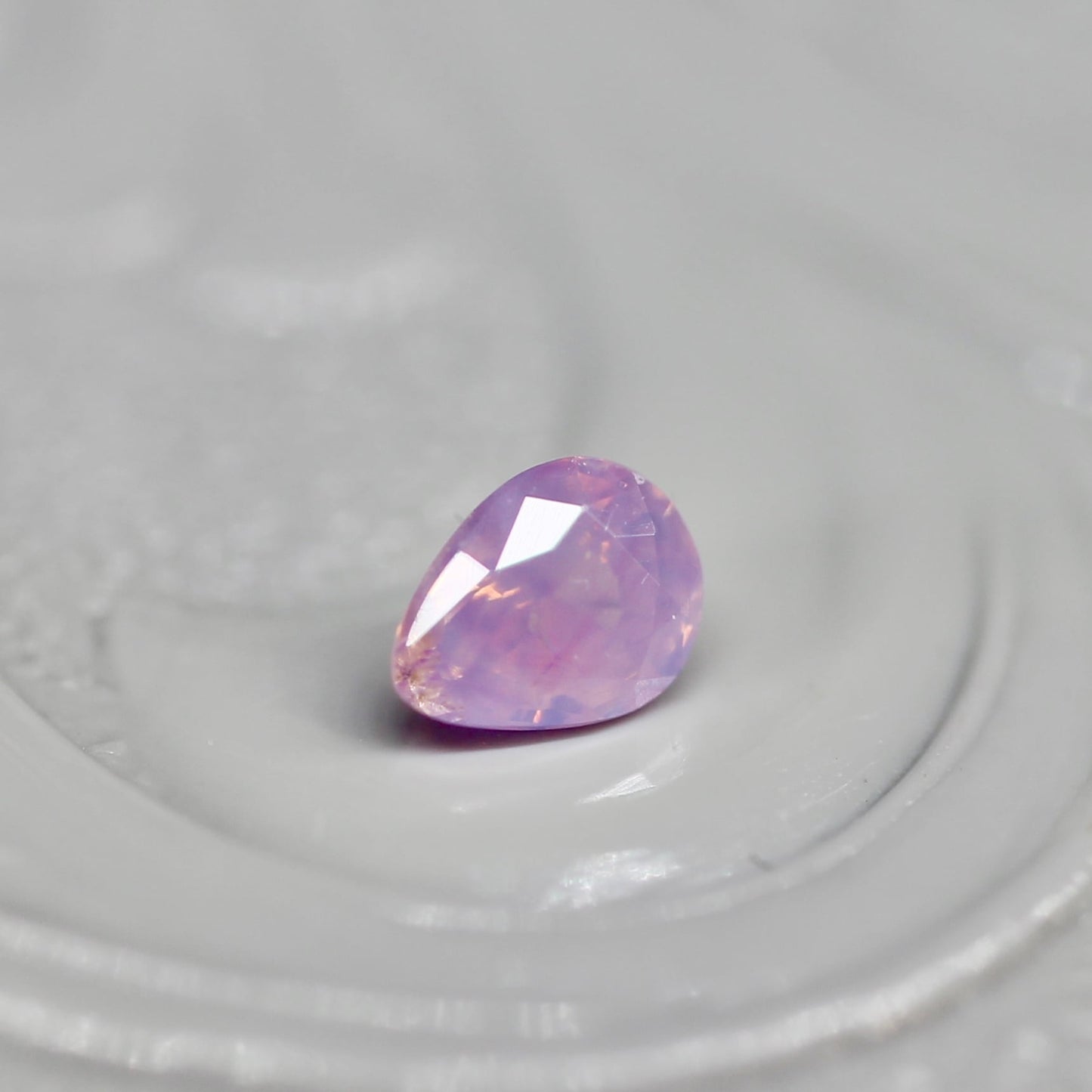 ペアシェイプカット シルキーパープルピンクサファイア　0.19ct  3.6mm×2.6mm×1.9mm 【MJ2525】