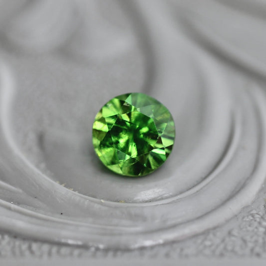 デマントイドガーネット 0.38ct 4.2mm 【MJ2409】