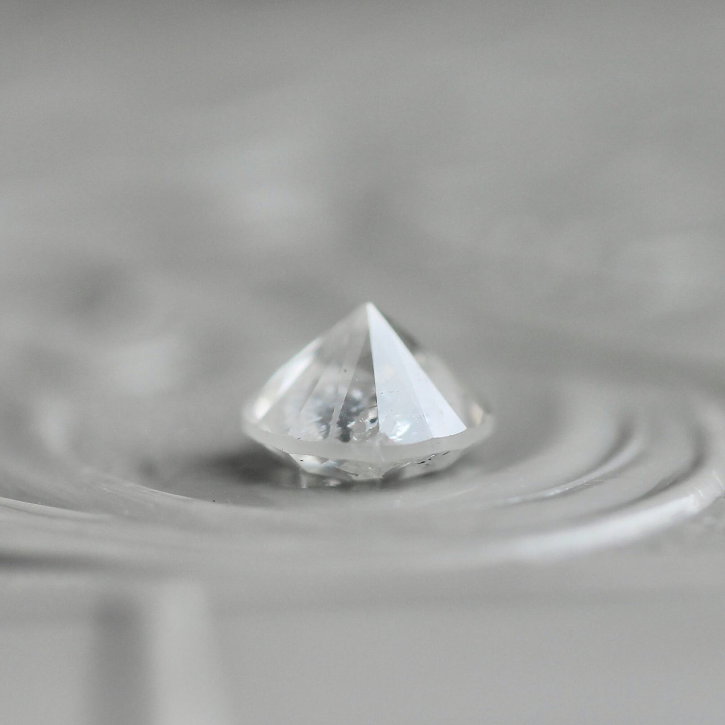 ソルトアンドペッパーダイヤモンド 0.57ct 5.1mm 【MJ2438】