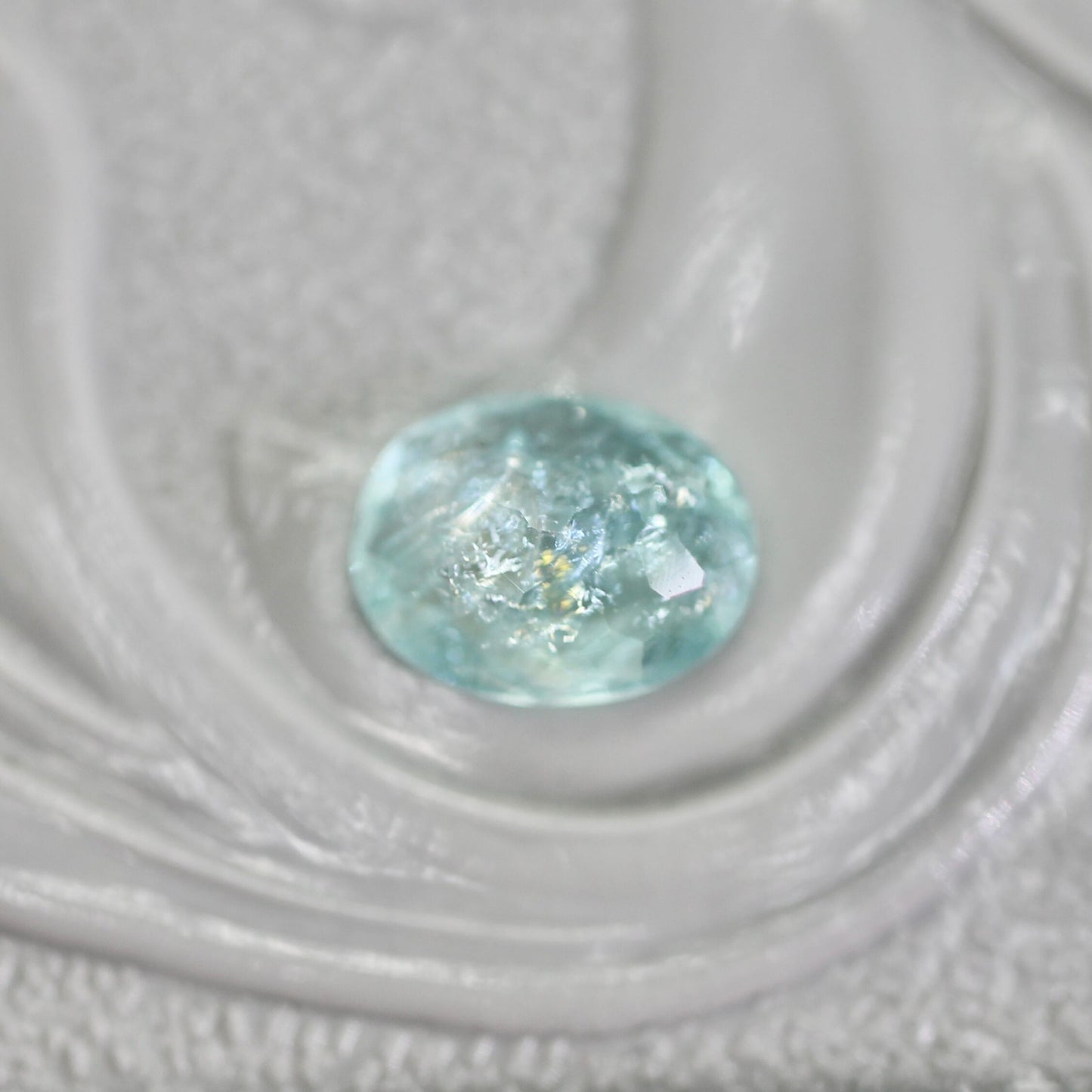 パライバトルマリン モザンビーク産 0.28ct オーバルカット 5.2mm×4.0mm×2.0mm【MJ2740】