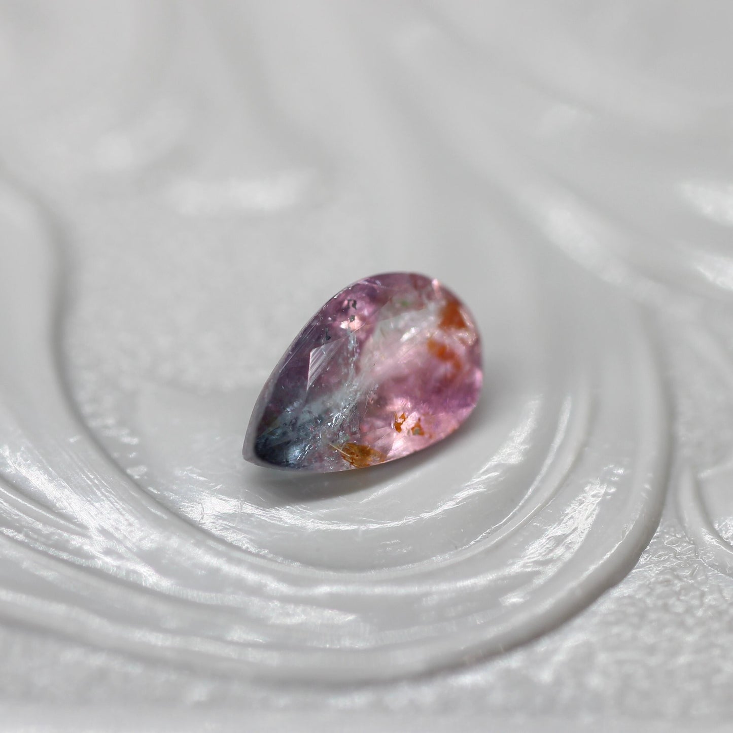 ペアシェイプ パーティーカラード トルマリン 0.34ct  5.7mm×3.6mm×1.9mm【MJ2572】