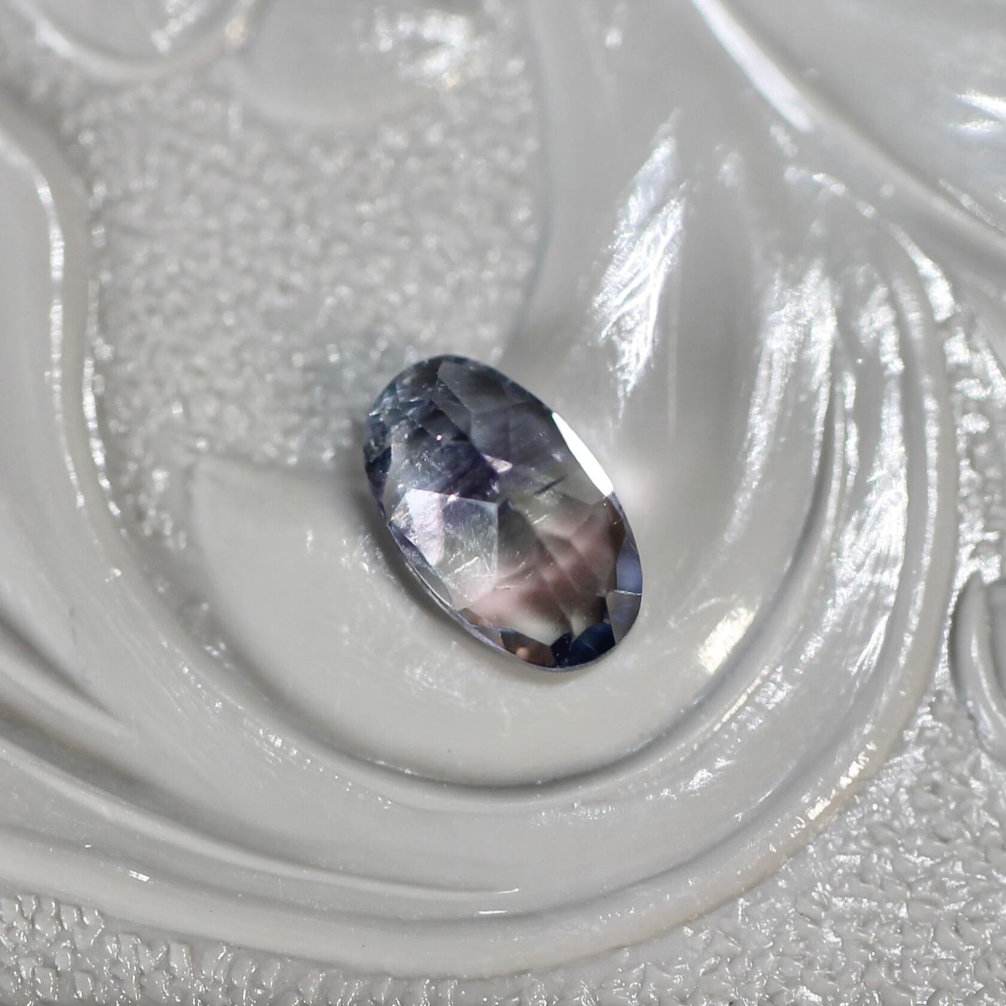 オーバルカット パーティーカラード トルマリン 0.31ct  5.3mm×3.0mm×2.0mm【MJ2578】