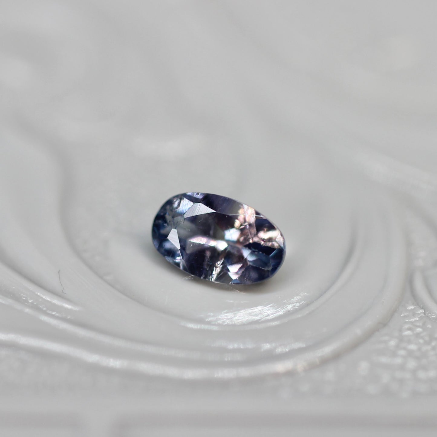 オーバルカット パーティーカラード トルマリン 0.31ct  5.3mm×3.0mm×2.0mm【MJ2578】