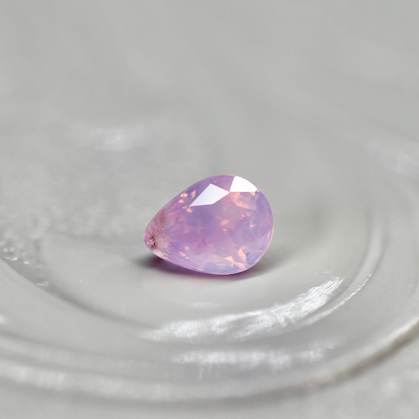 ペアシェイプカット シルキーパープルピンクサファイア　0.19ct  3.6mm×2.6mm×1.9mm 【MJ2525】