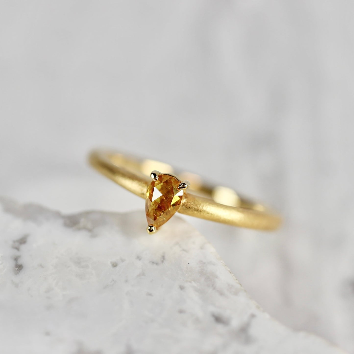 オレンジブラウンダイヤモンド 0.185ct K10YG ペアシェイプローズカット 爪留め(プレーン)×プレーンアーム(マット)【MJ2835】