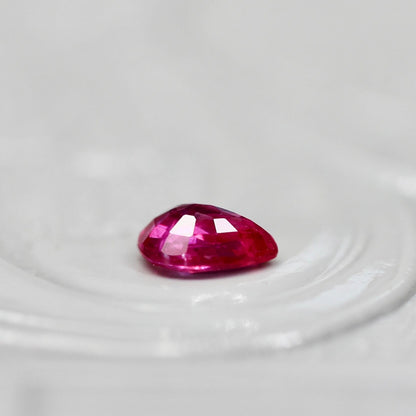 ルビー 0.20ct ペアシェイプカット  3.8mm×2.7mm×1.5mm【MJ2727】